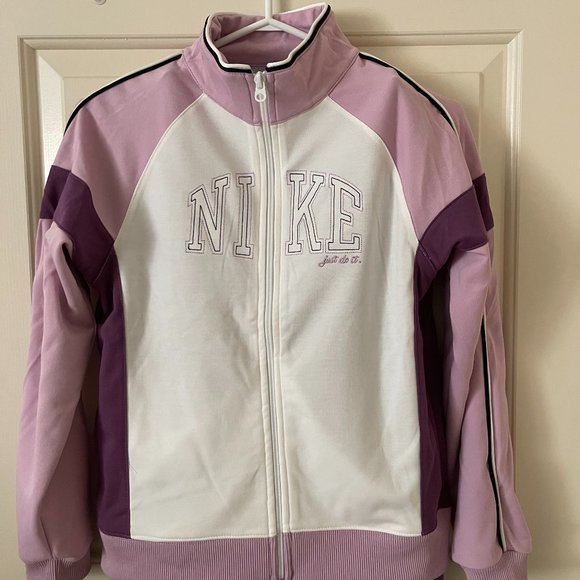 NWOT Nike Tracksuit Jacket and Capri Pant Set Size Youth 14 (or Ladies XS) - Picture 2 of 11